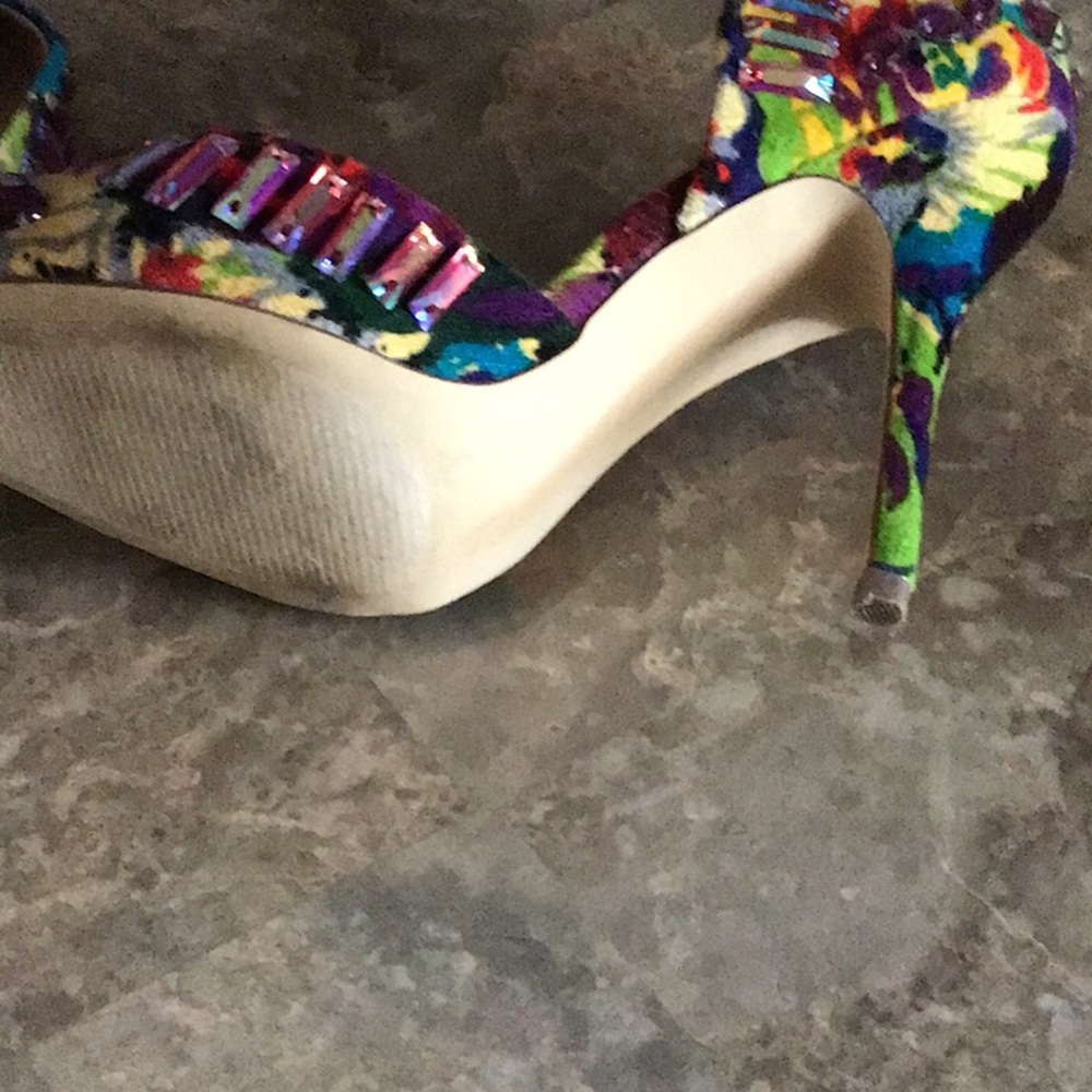 Heels - Picture 4 of 5